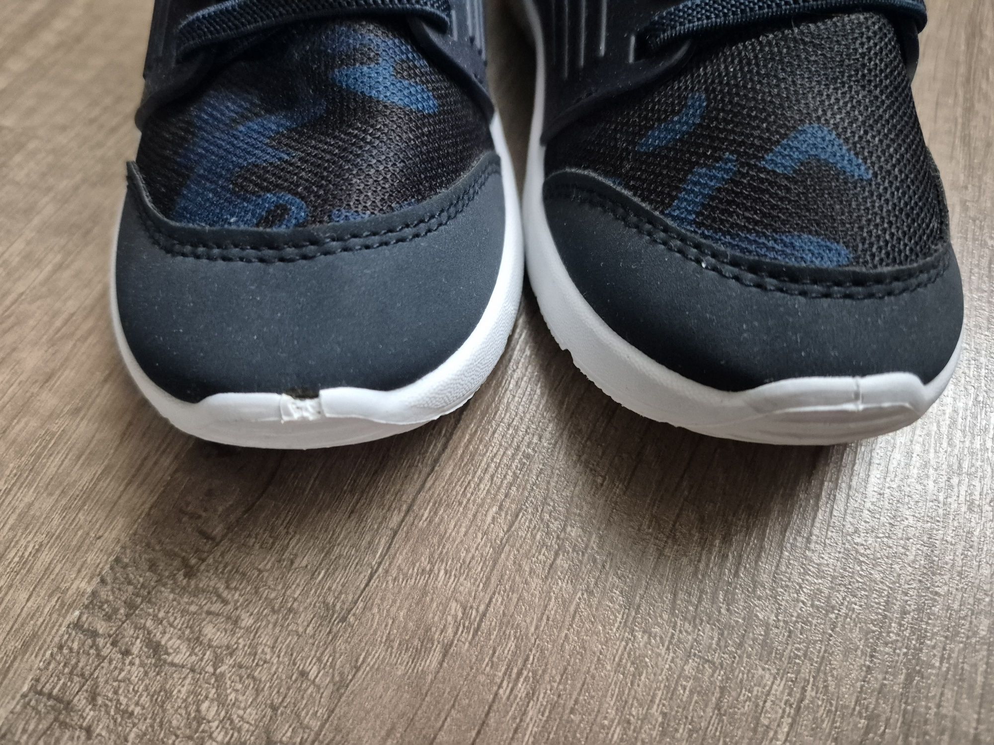 Nowe adidasy chłopięce 28