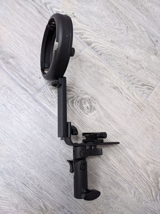 Mocowanie bowens do lamp reporterskich