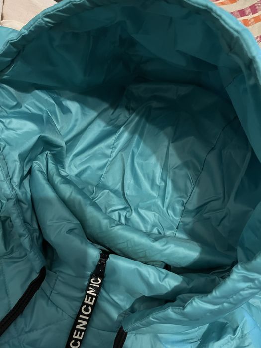 Безрукавка женск болонья’с воротником и капюшеном