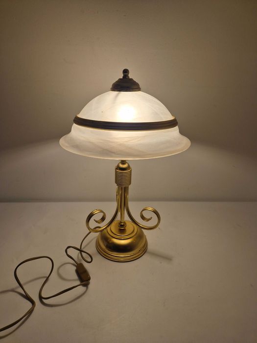 mosiężna lampa w stylu retro/vintage