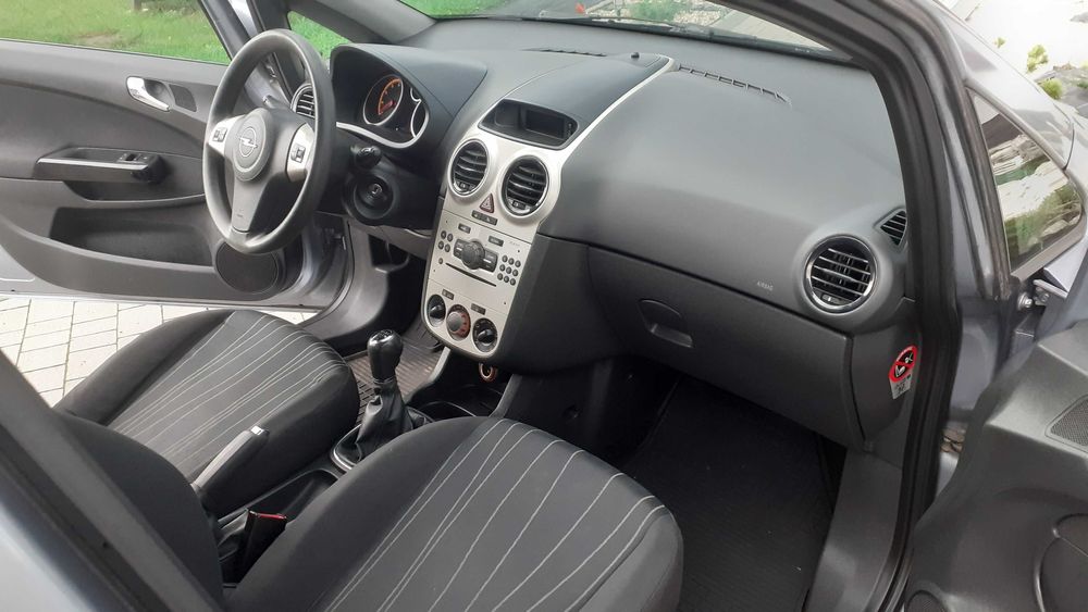Opel Corsa D.   Benzyna 1.2   Klimatyzacja,tempomat,komputer. Bez rdzy