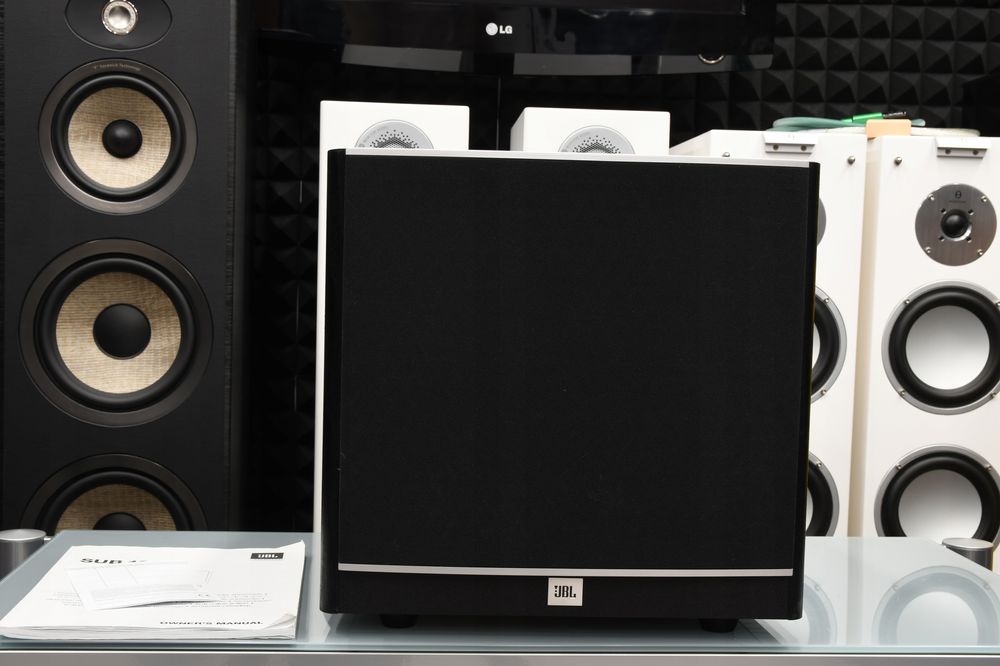 Mocny subwoofer aktywny JBL Arena Sub 100P do kina domowego i muzyki