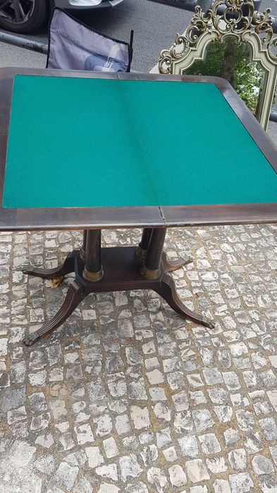 Mesa de jogo antiga