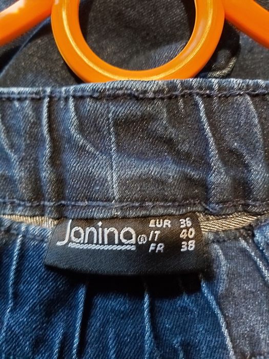 Nowe spodnie jeansowe w gumkę- rurki r. 38
