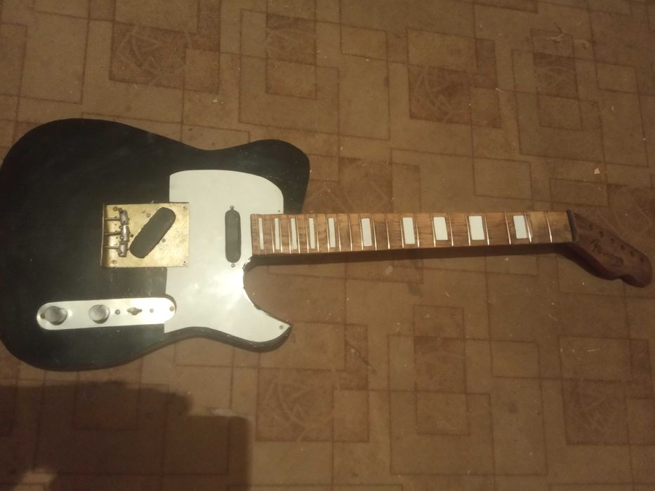 Продам электрогитару