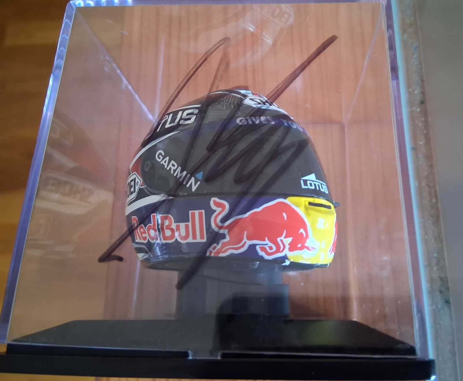 Capacete miniatura com autógrafo de Marc Marquez
