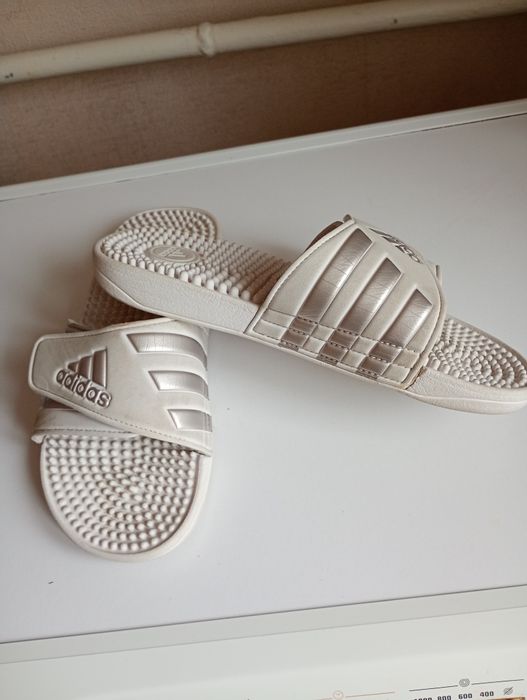 Шльопанці Адідас на дівчинку
