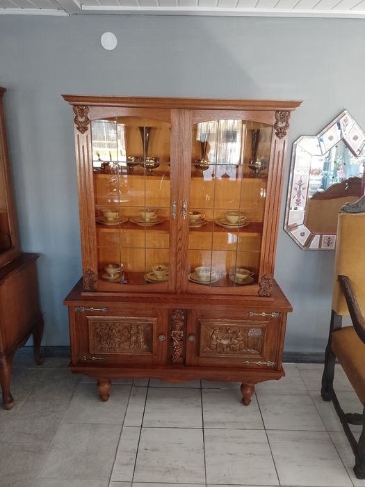 Witryna piękna rzeźbiona