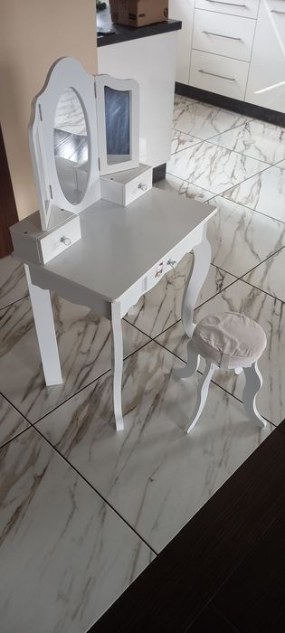 Toaletka dla dziewczynki