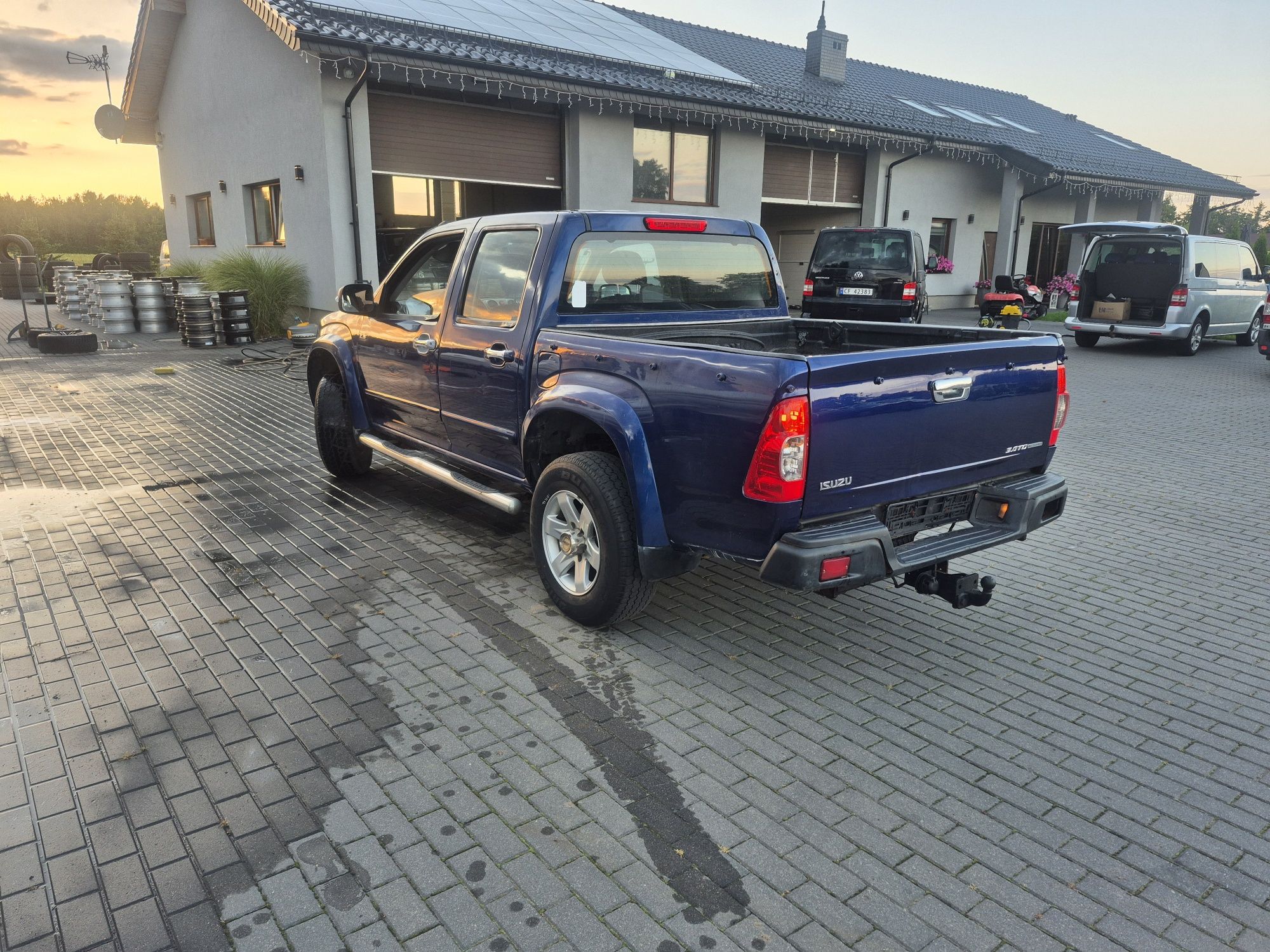 Isuzu d max .3.0 tdi automat. Rama ladna