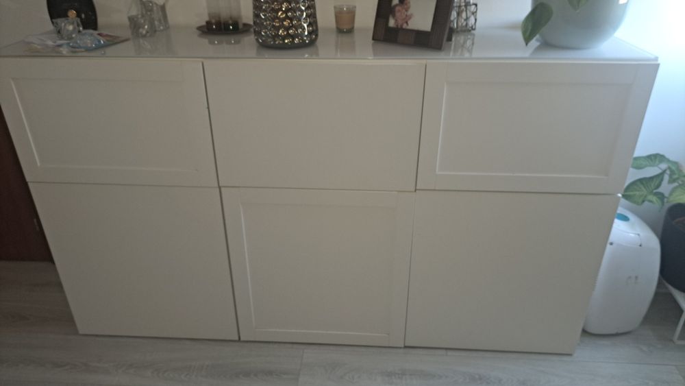 Móvel Ikea com vidro em cima