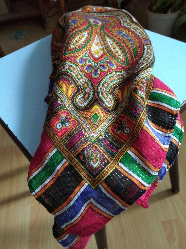 Женский нарядный платок с люрексом