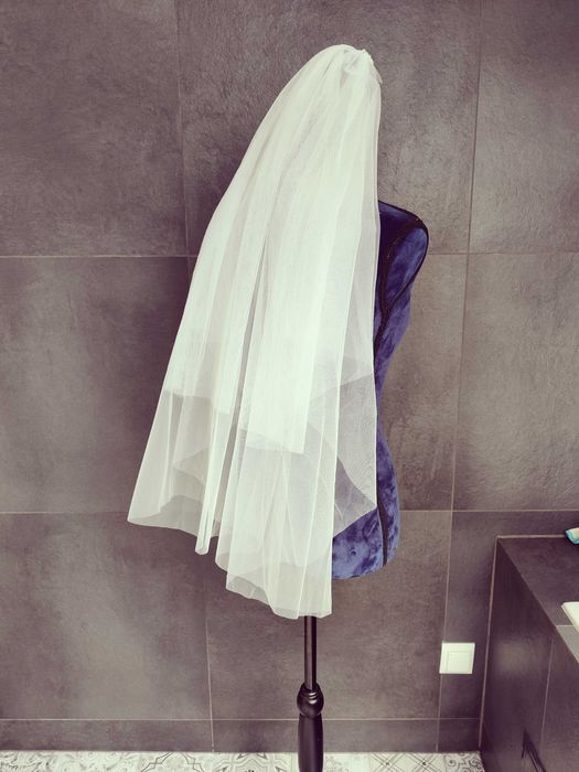 Biały welon ślubny klasyczny na grzebieniu, 80cm, NOWY