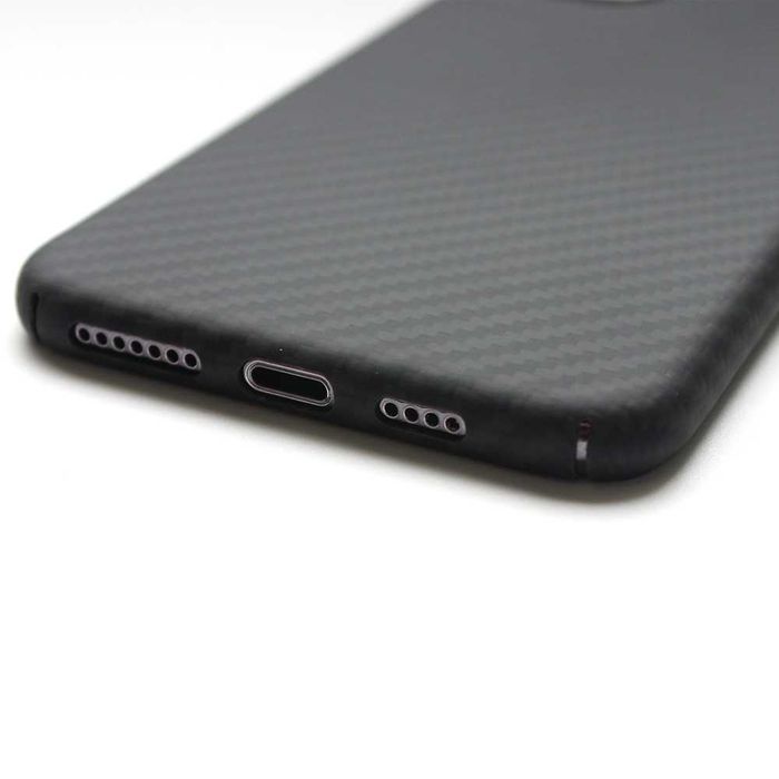 Карбоновый чехол iPhone 11 поколения