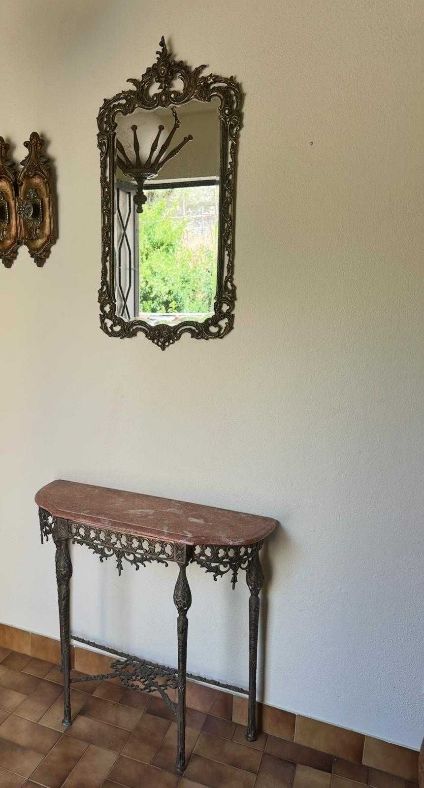 Mesa de Mármore Elegante com Espelho – Excelente Oportunidade!