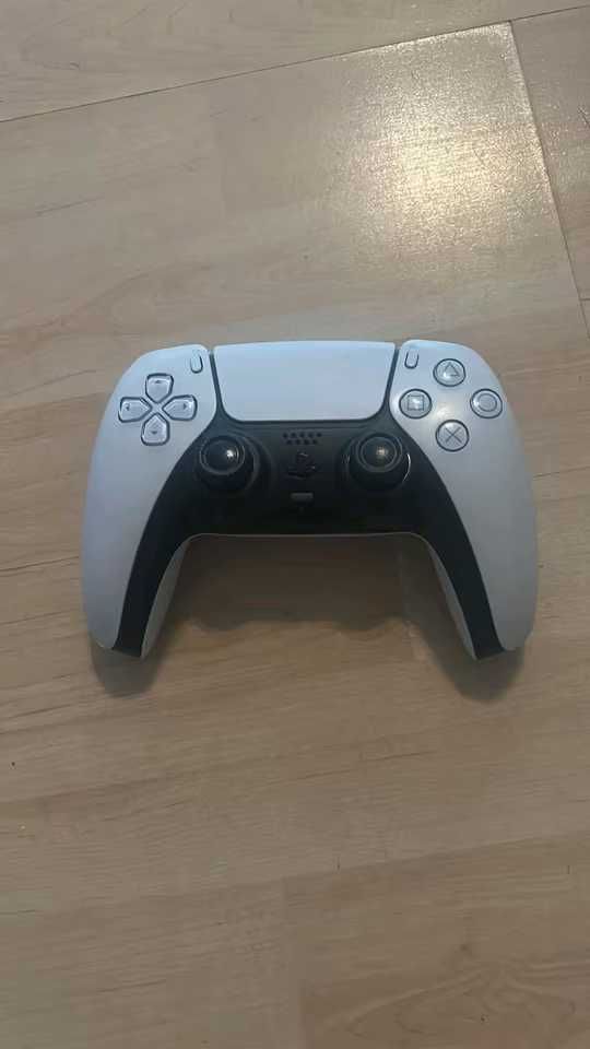 Kontroler PS5 jak nowy