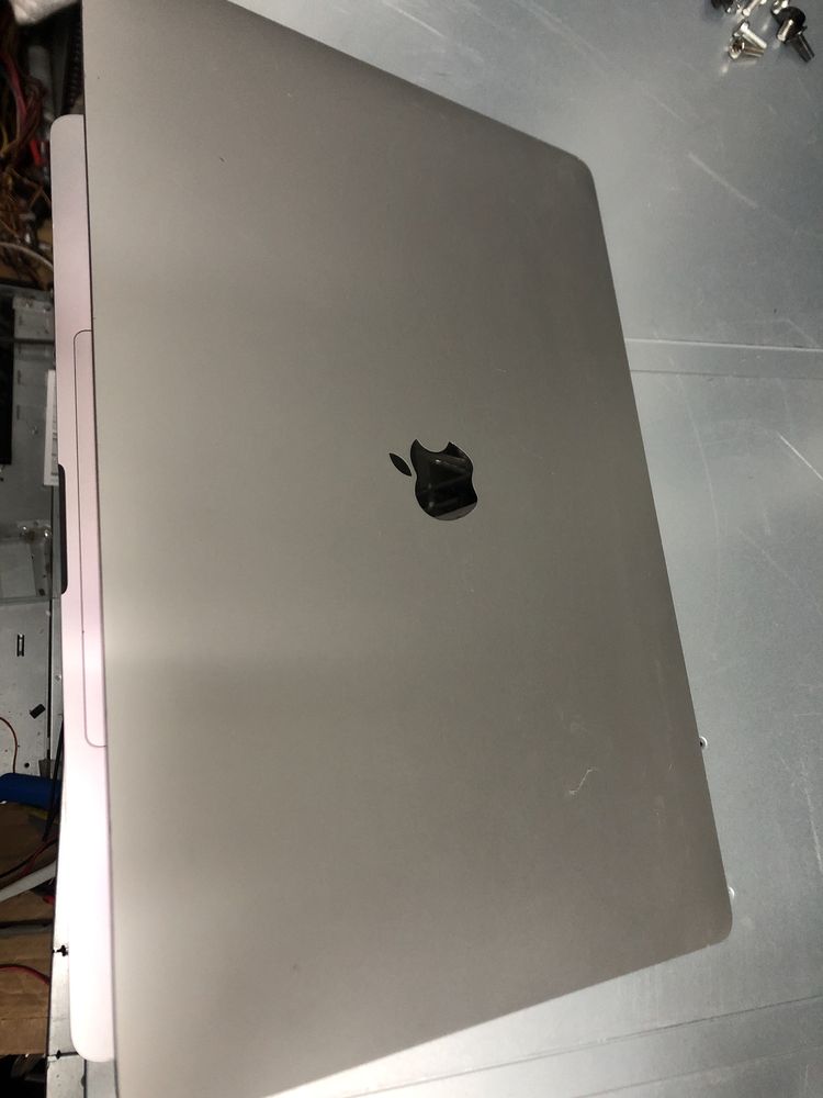 MacBook Pro A2141 16 2019 32 / 512  i7-9750H  Radeon Pro 5300M 4gb.