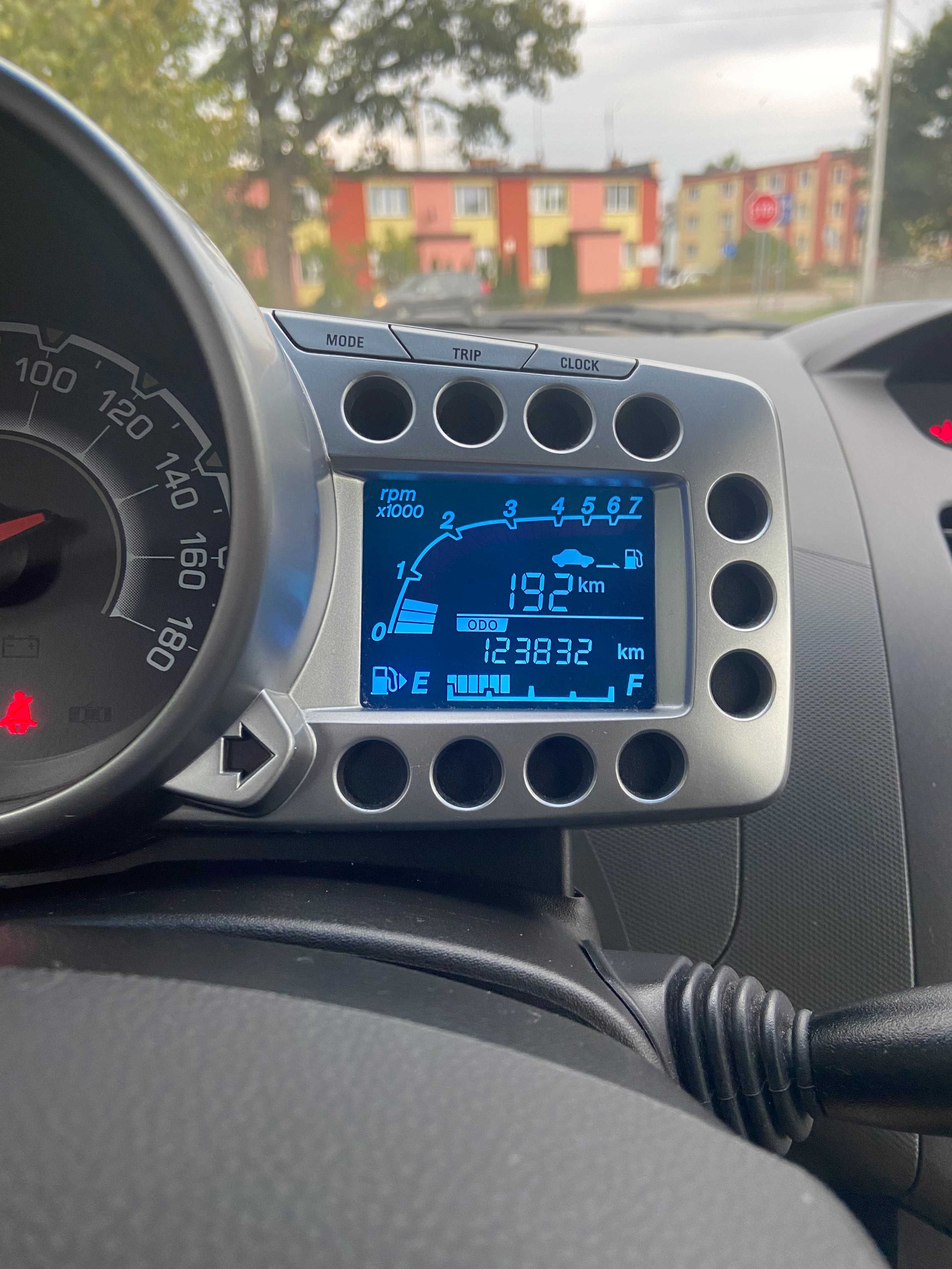 Sprzedam Chevrolet Spark bezwypadkowy 2010r. +komplet opon zimowych