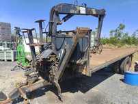 Reboque florestal com grua