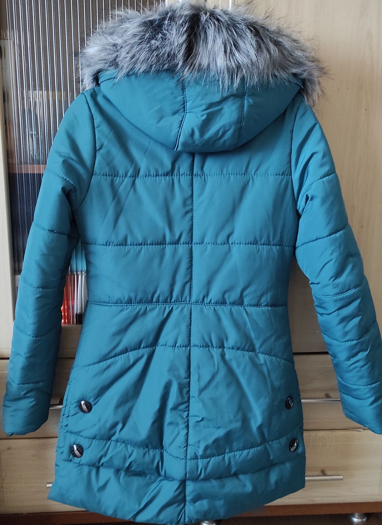 Продам женскую зимнюю куртку, р. 44.