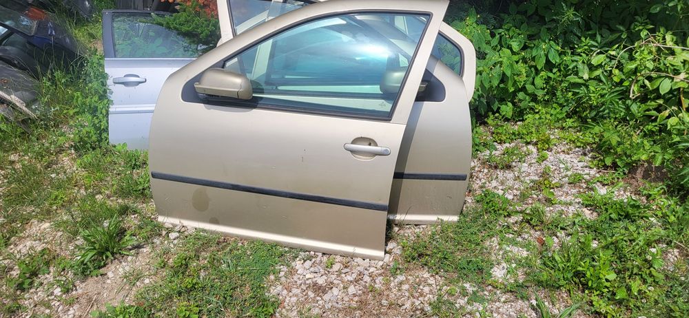 VW Bora maska tył LA1W maska przód drzwi