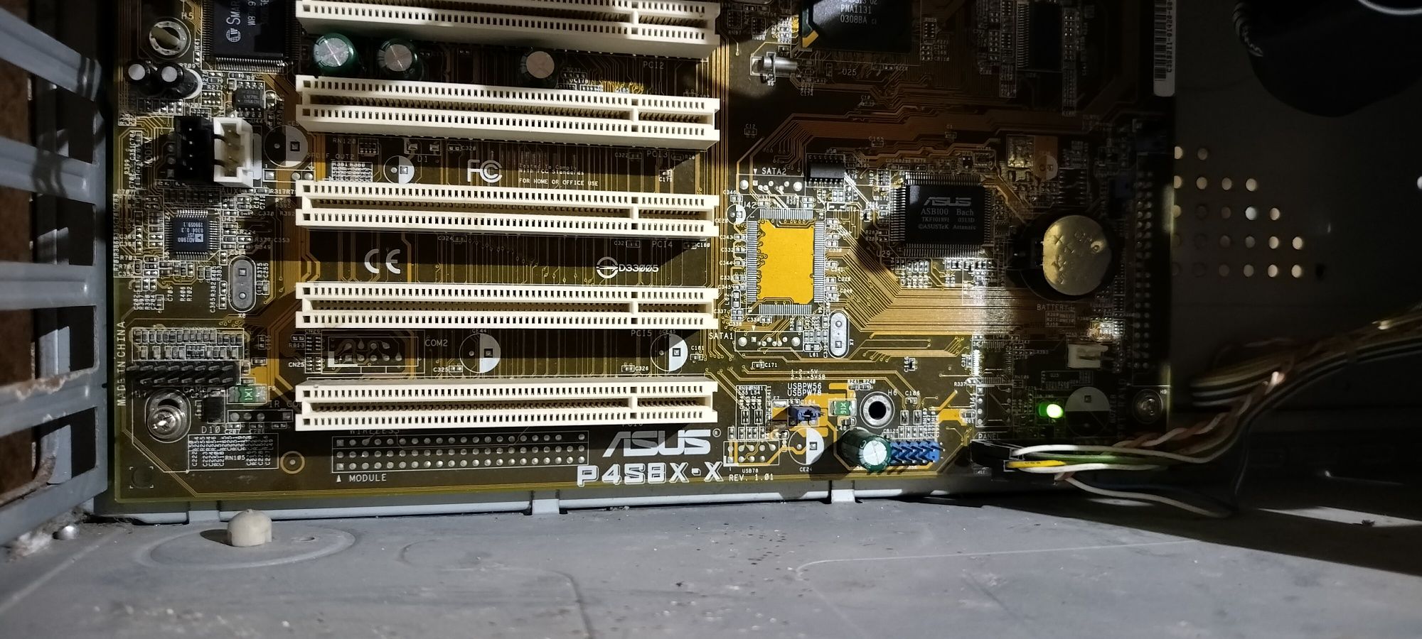 Computador barato de secretária