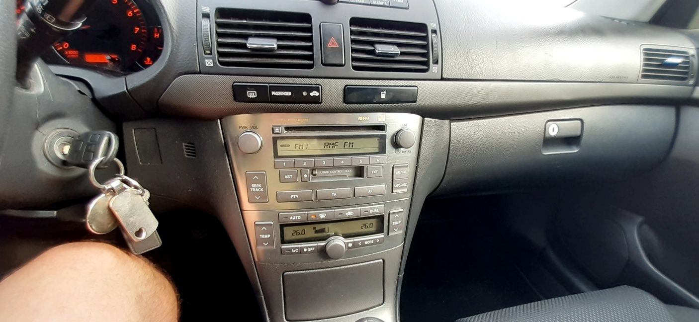 Toyota Avensis 2004 r benzyna+ lpg