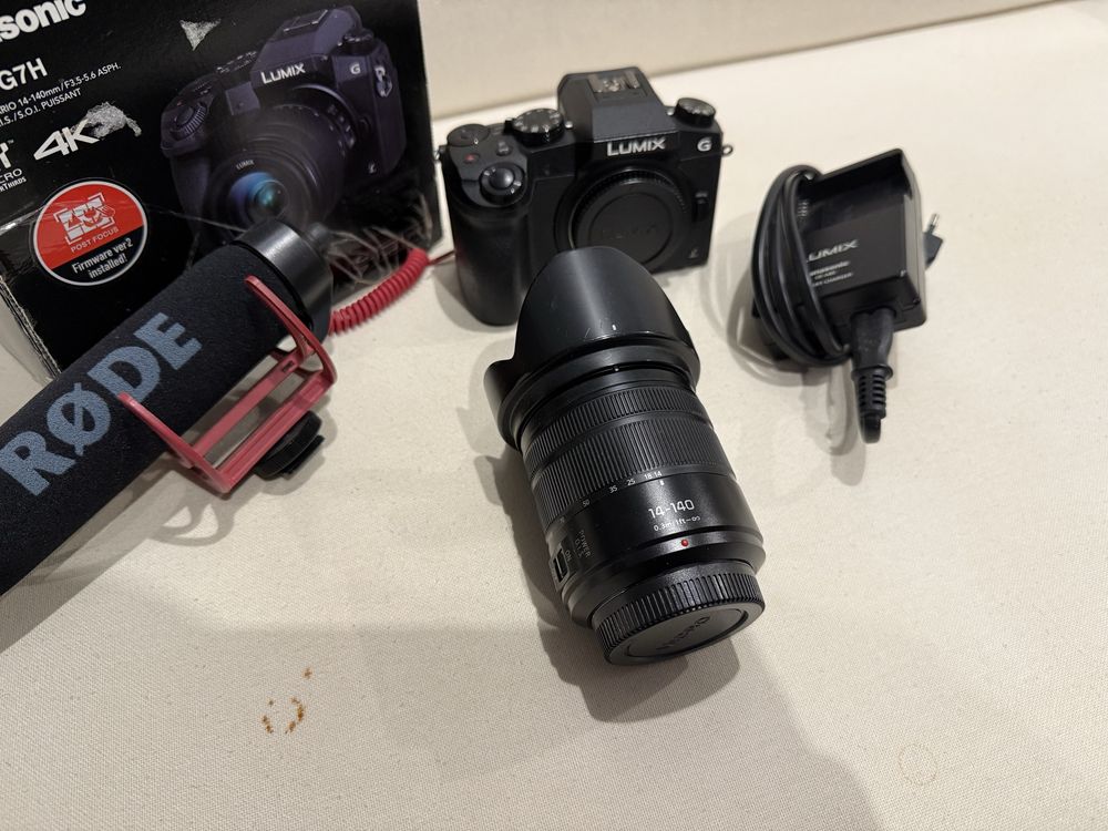 Panasonic Lumix G7 + Lente Lumix 14-140mm F3.5-5.6 + Microfone RODE