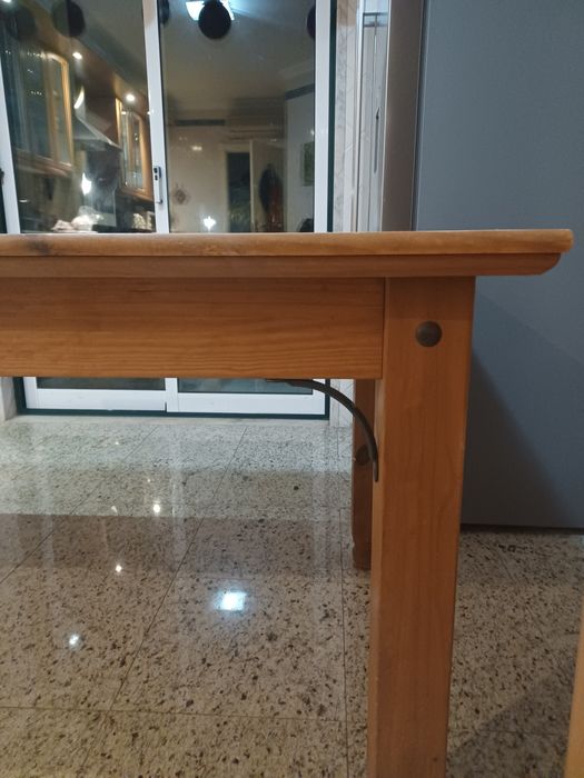 Vendo mesa con 4 cadeiras