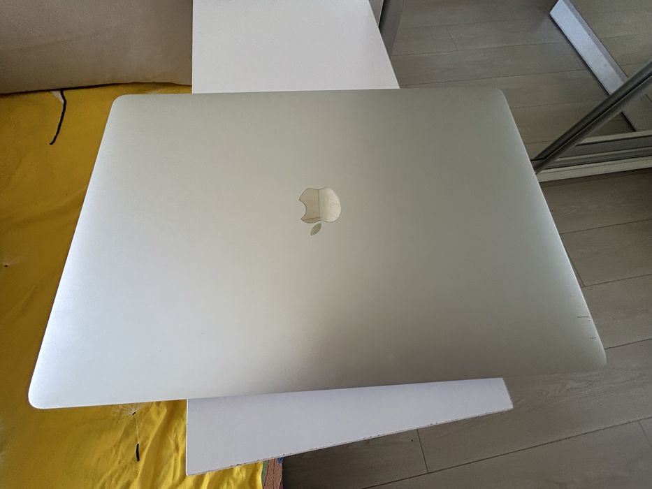 Macbook Pro 15, 2018г., идеал!