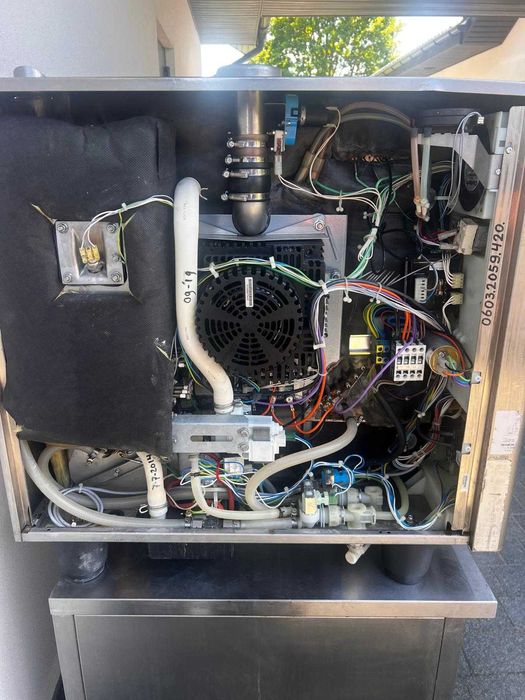 Piec konwekcyjno-parowy Rational SCC 61 E z orginalna podstawa