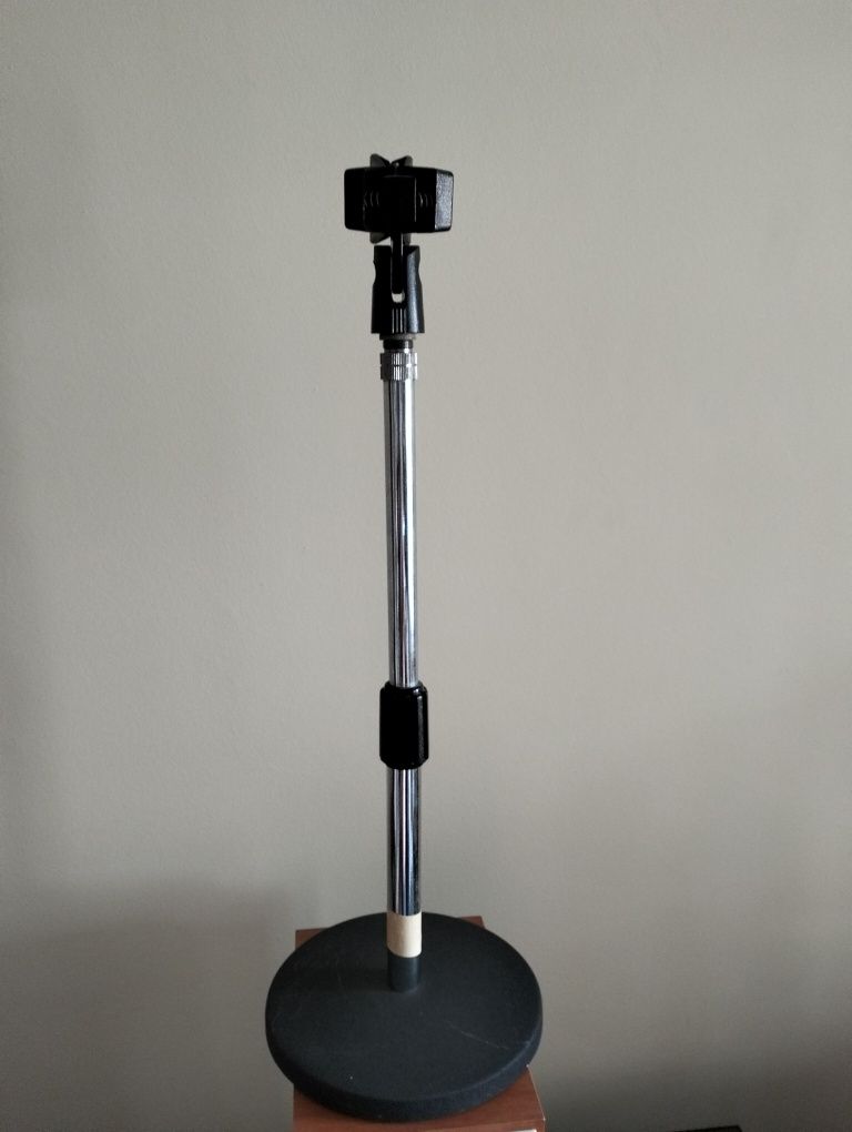 Tripé de mesa para microfone.