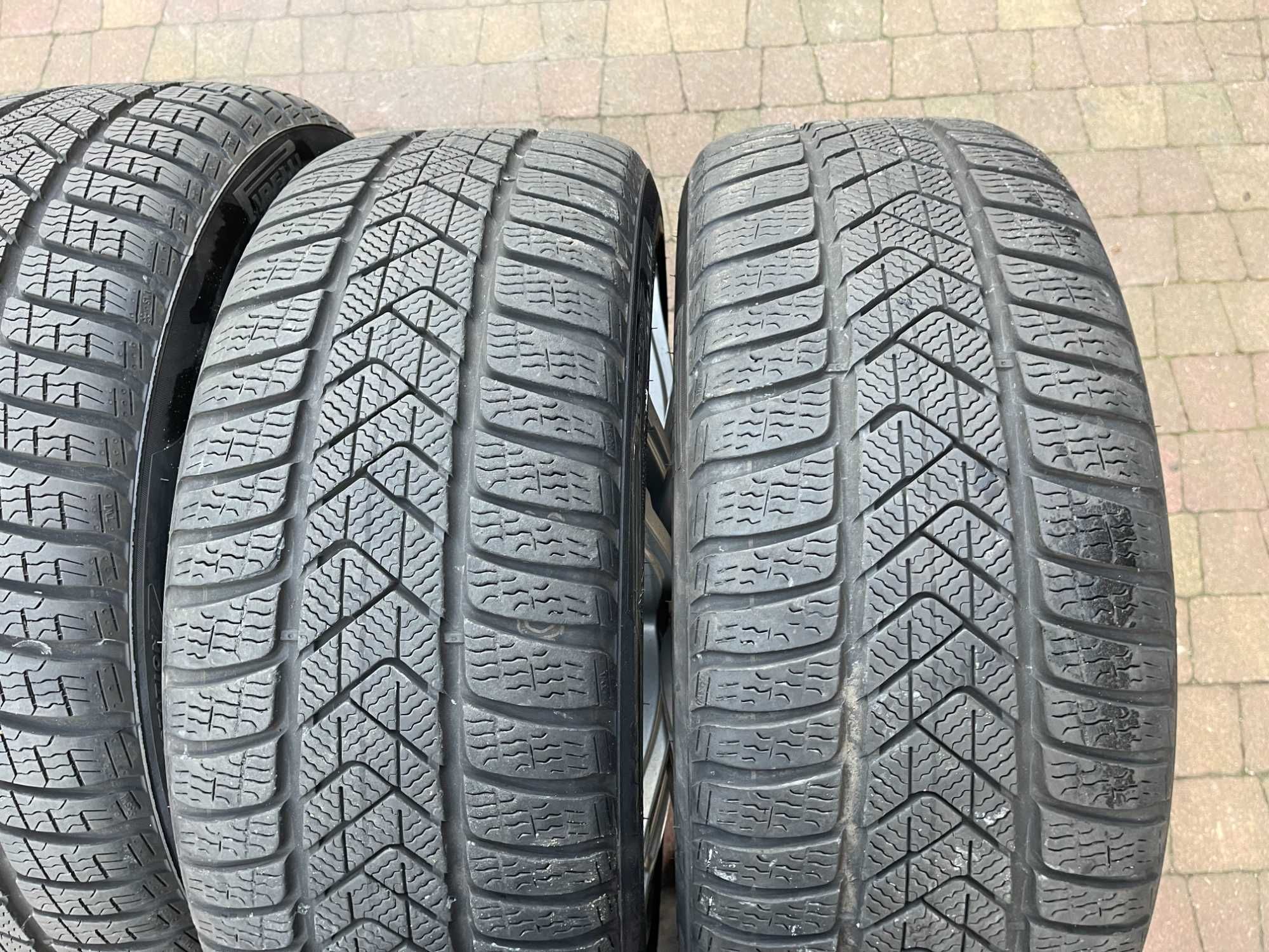 3697. Opony zimowe 225/45/18 Pirelli Runflat MOE 2021/23r 8/6.8mm 4szt