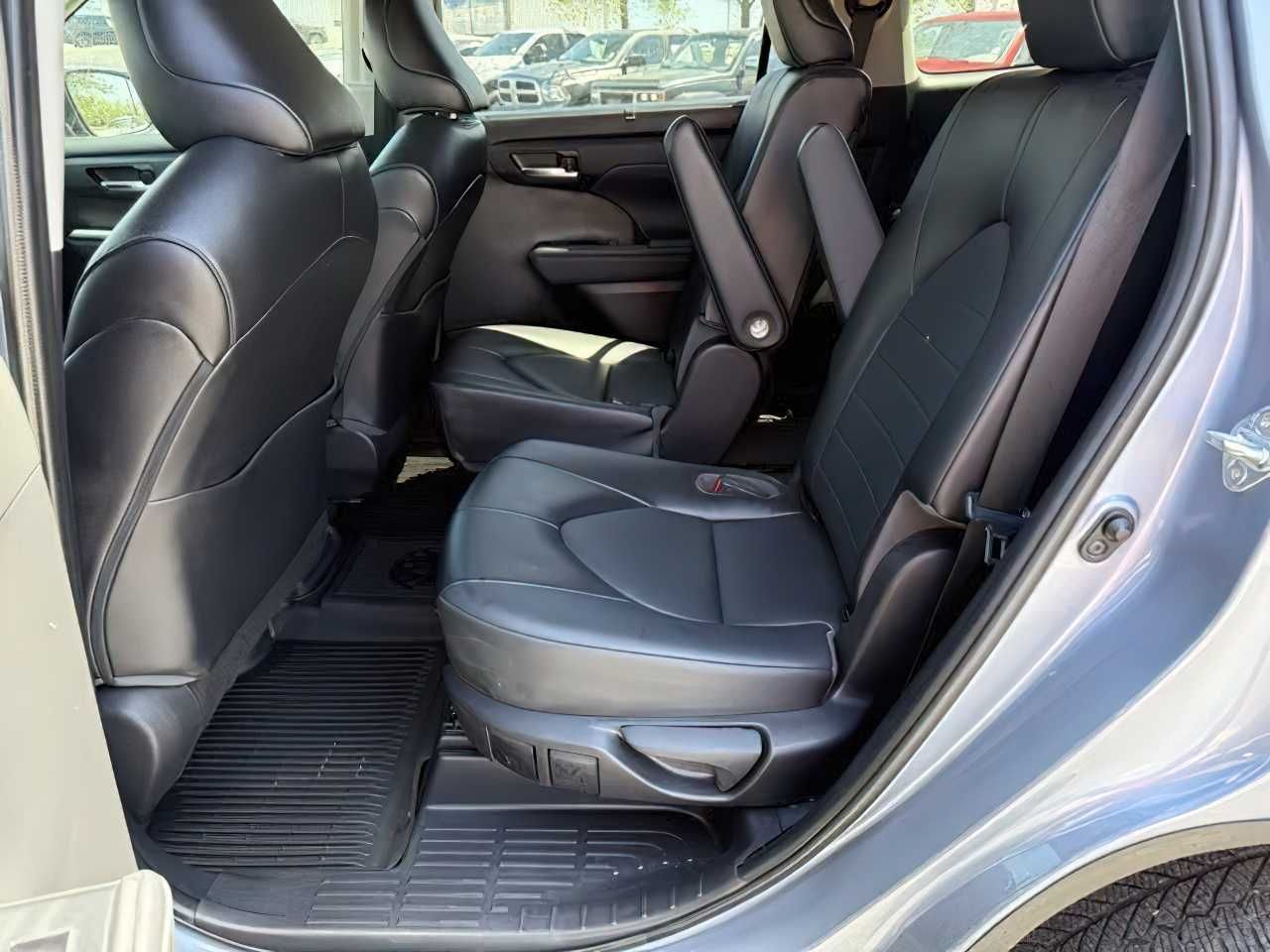 Toyota Highlander XLE 2022