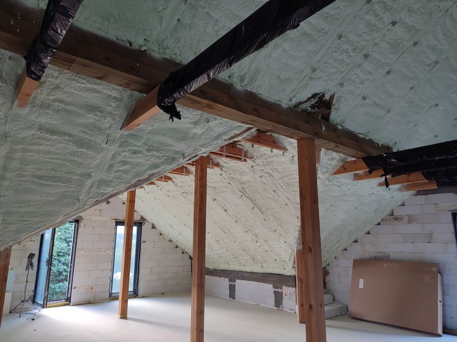 Ocieplanie ocieplenie poddasza dachu fundamentów pianką pur piana pur