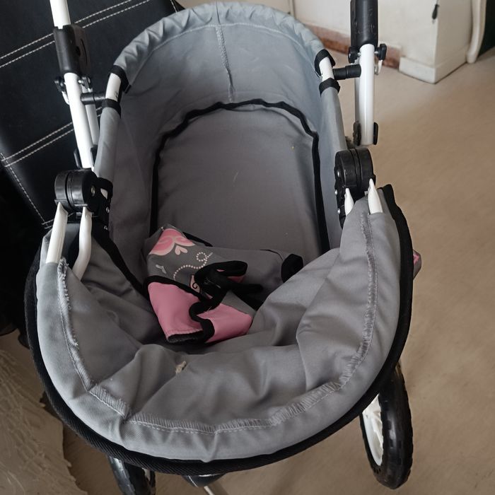 Коляска для кукол складная в хорошем состоянии