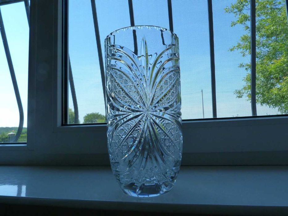 Ваза кришталева, нова, масивна, вис. 23 см.