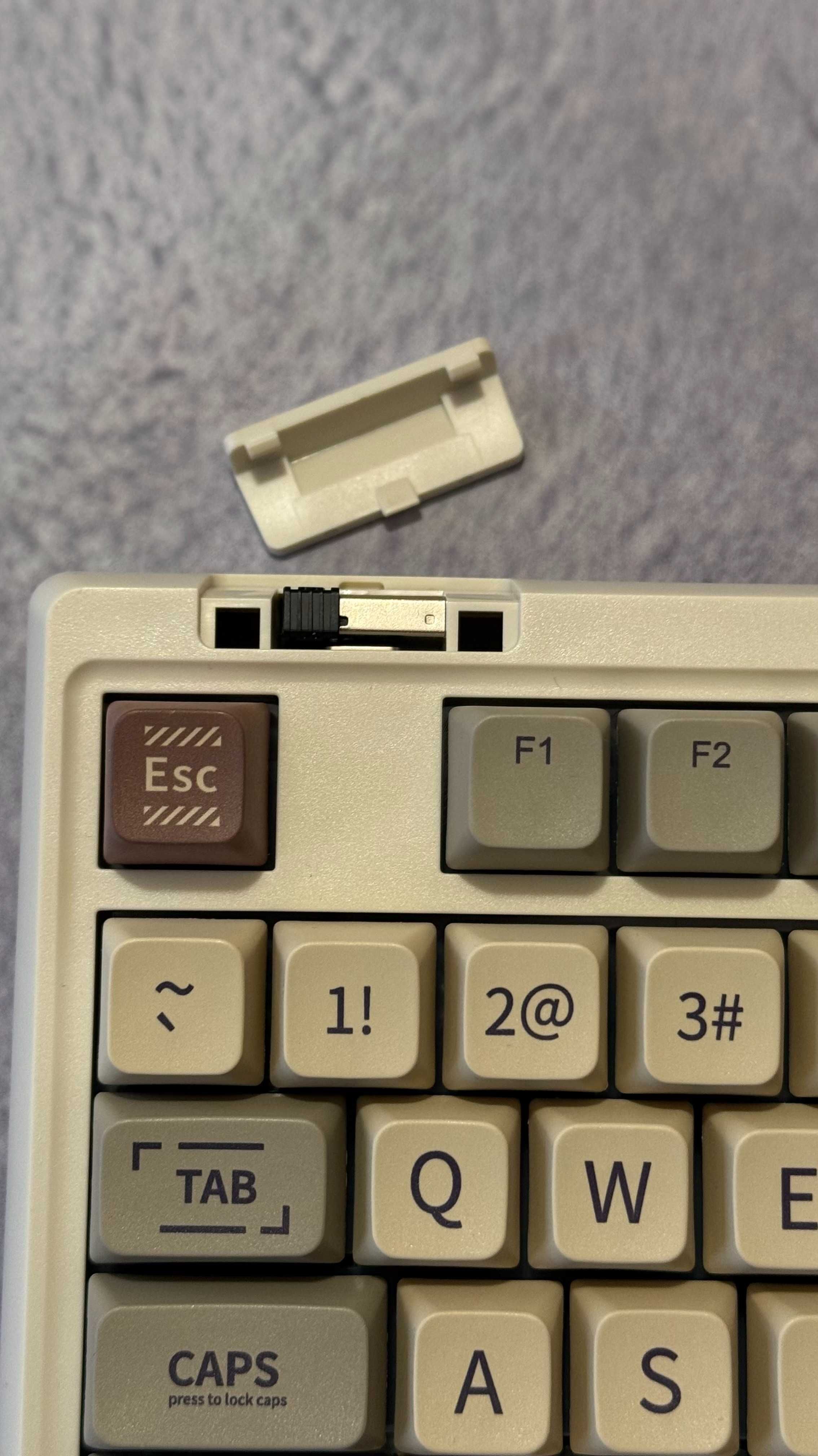 Klawiatura mechaniczna bezprzewodowa Epomaker RT100, Flamingo Switches