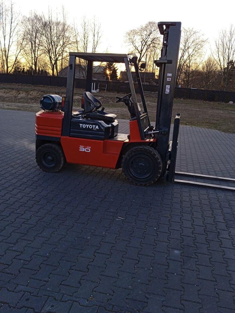 Sprzedam wózek widłowy toyota udźwig 3 tony