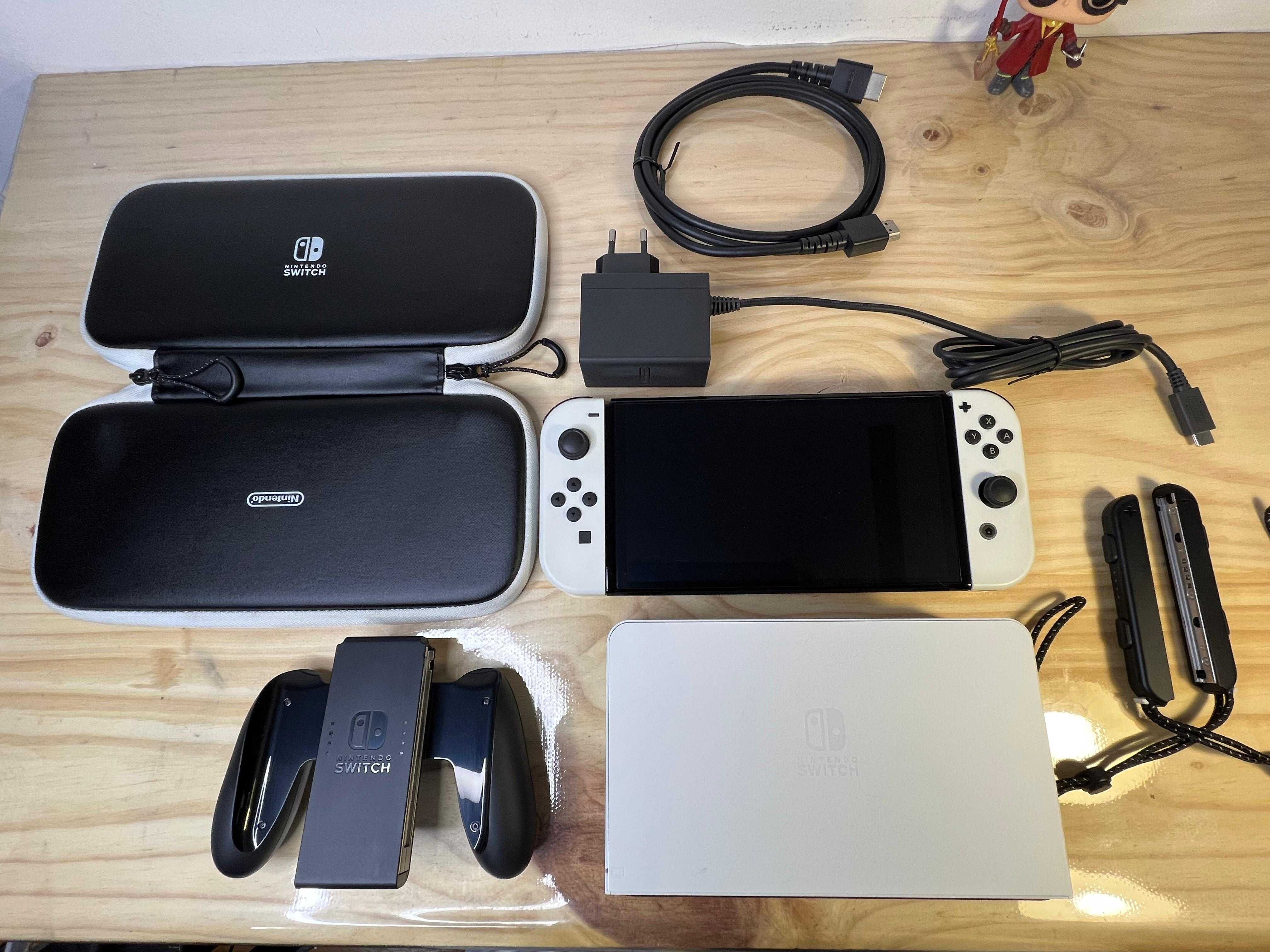 Nintendo Switch OLED (Branca) c/ Fatura, Garantia e Extras!