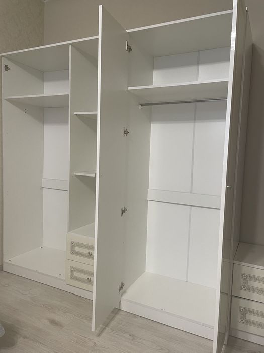 Продам фабричный шкаф