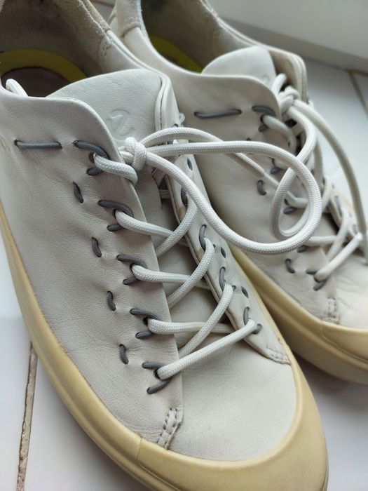 Женские кроссовки ессо