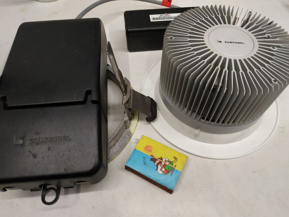 Врізний PRO LED світильник Zumtobel E2 27W 230V.