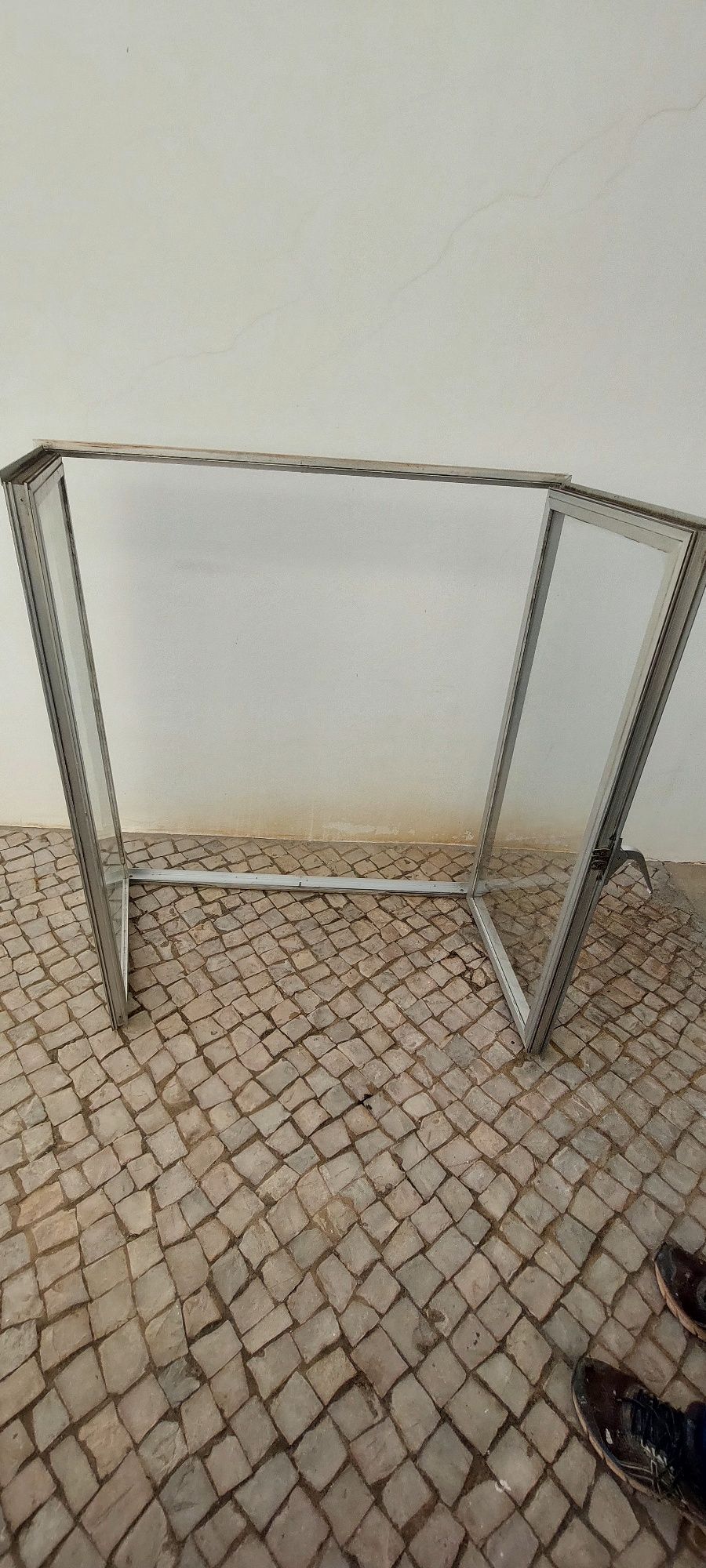 Vendo Janelas e caixilhos de Alumínio Cinzento vidro simples – Usadas
