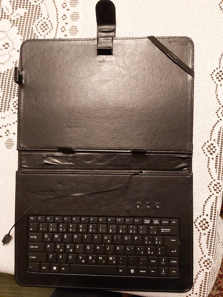 Etui do tabletu z klawiaturą (Kiano)
