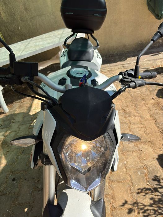 Moto Benelli bn125