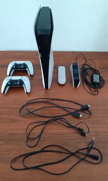 Konsola PS5 Slim Digital zestaw (2 pady + stacja + pilot + gwarancja)