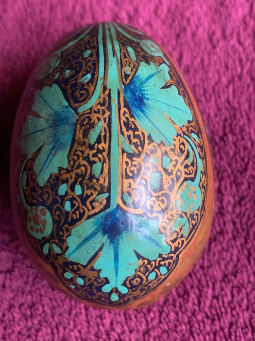 Ideal para a Páscoa: ovo de madeira pintado à mão