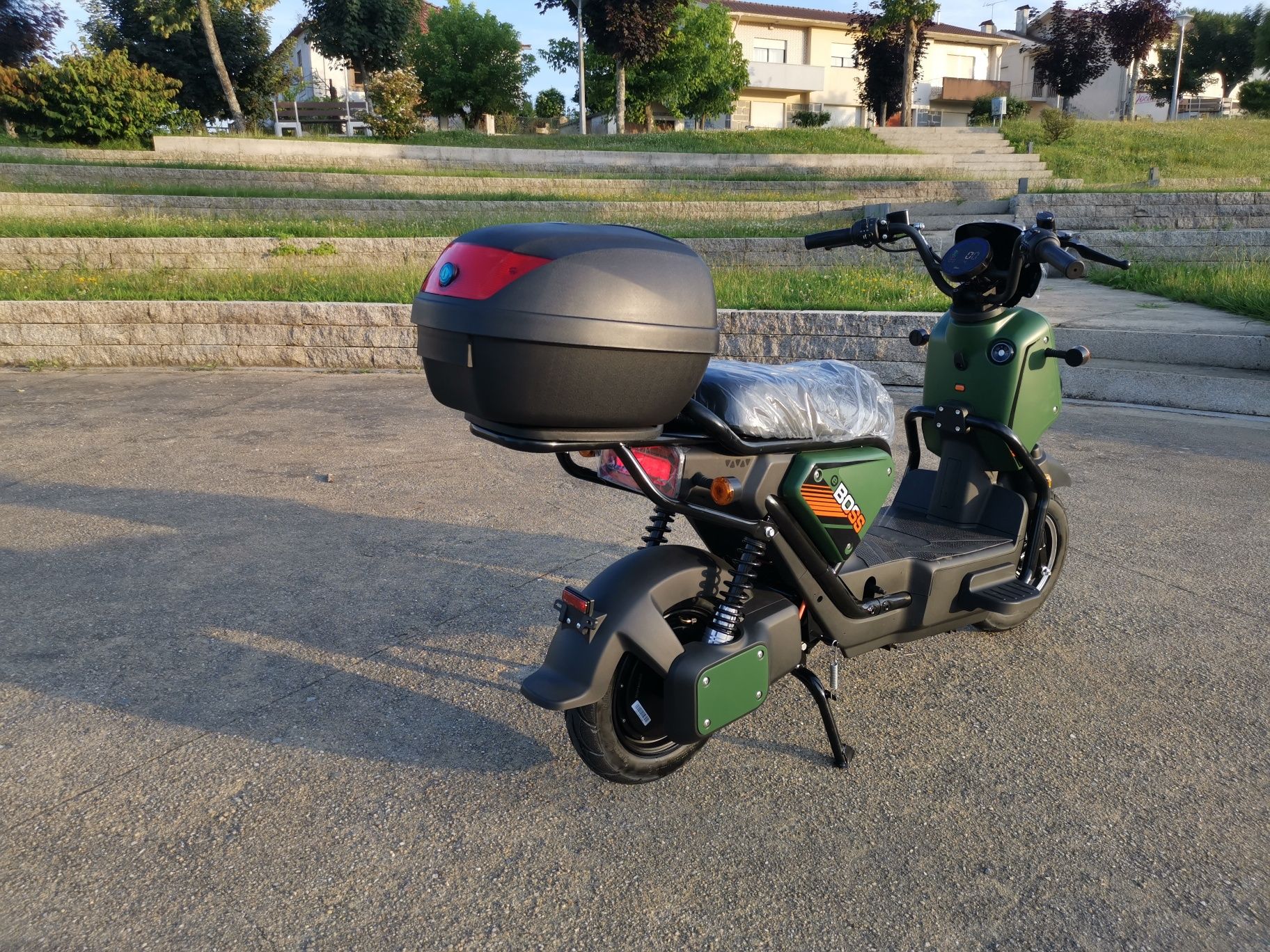 Bicicleta Mota eléctrica Scooter Raider eBoss 60V 20Ah Lítio Alarme