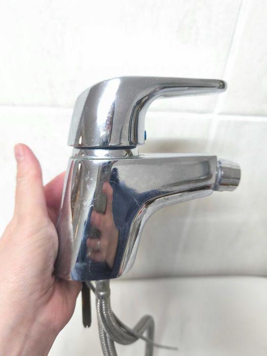 Três - torneira em muito bom estado